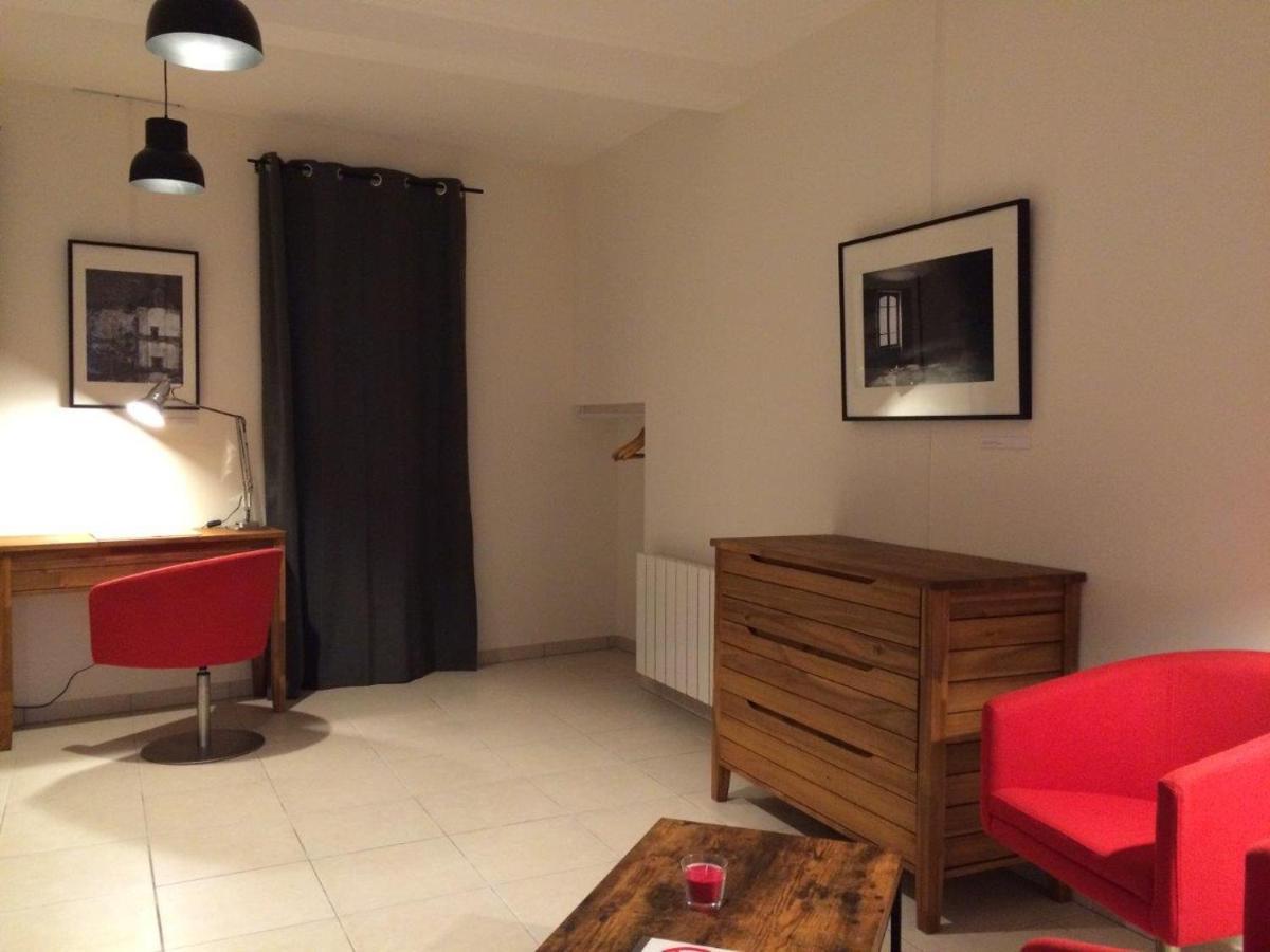 Auriac-sur-Vendinelle Le Studio Du Chateau מראה חיצוני תמונה